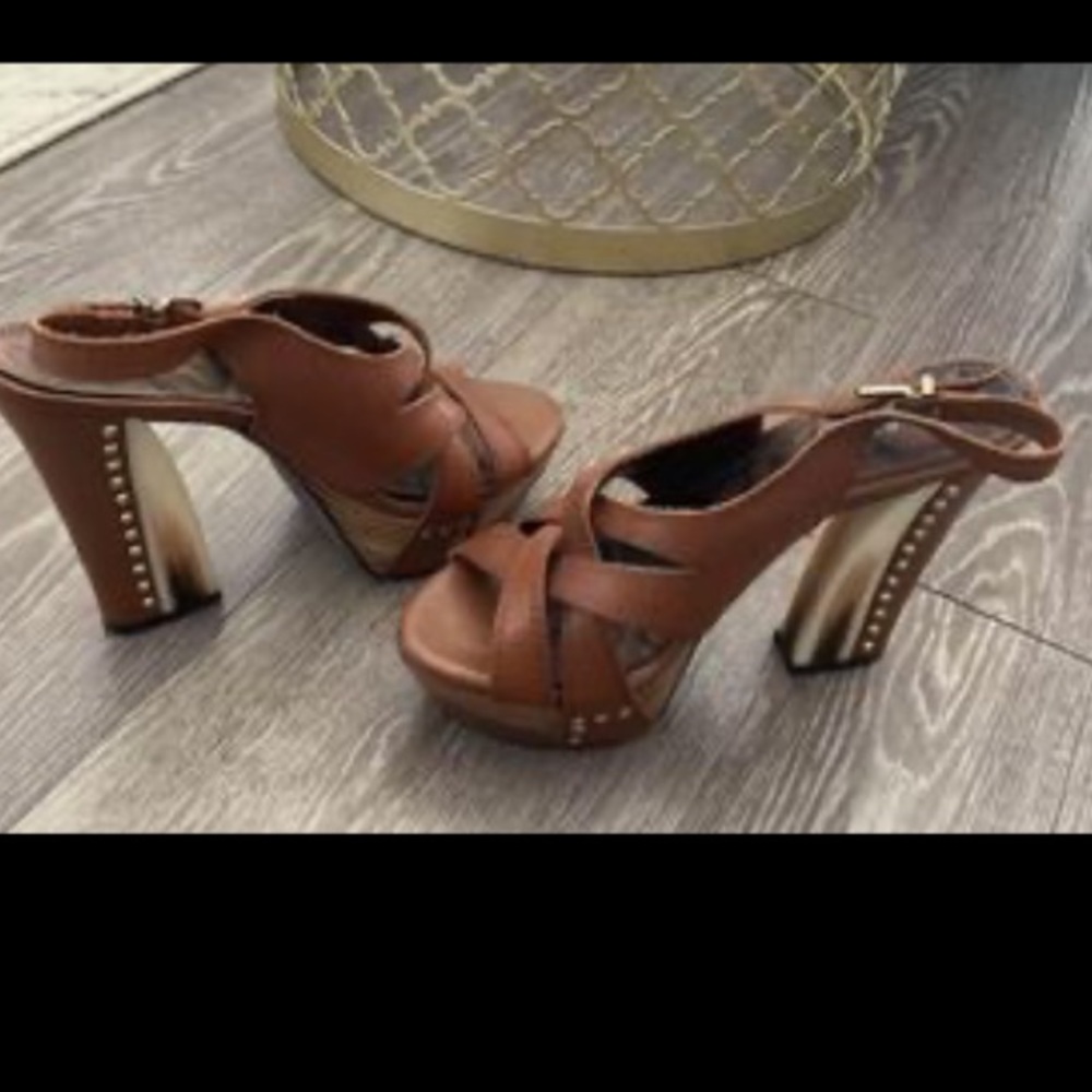 Gianni Bini platform heel. Size 7.5.